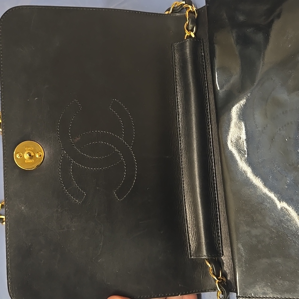 CHANEL Patent Leather Single Flap Black Bag - Picture 2 of 6